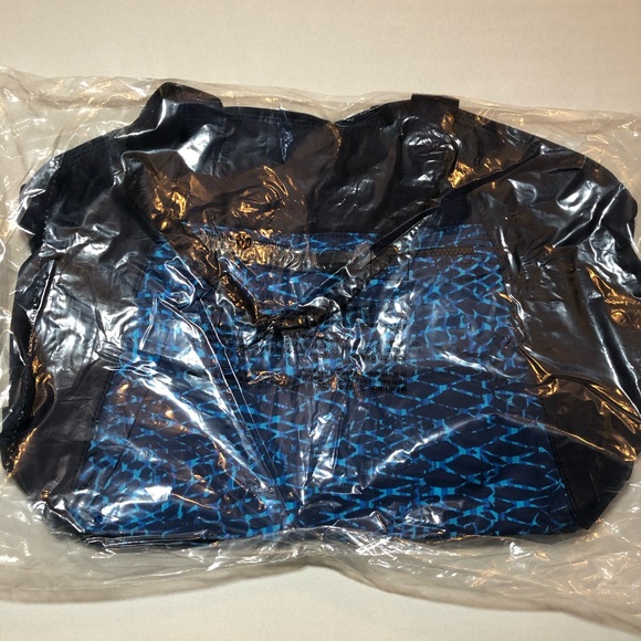 🆕 Lululemon Free to Be Bag - Picture 5 of 6